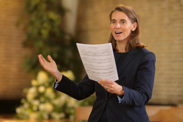 Catherine Walckiers, soprano et directrice de Voix d'Espérance, chant de mariage à Bruxelles